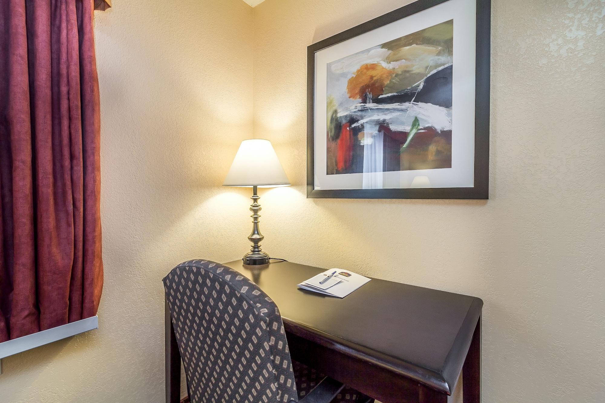 Baymont By Wyndham Kansas City Ku Medical Center Eksteriør billede