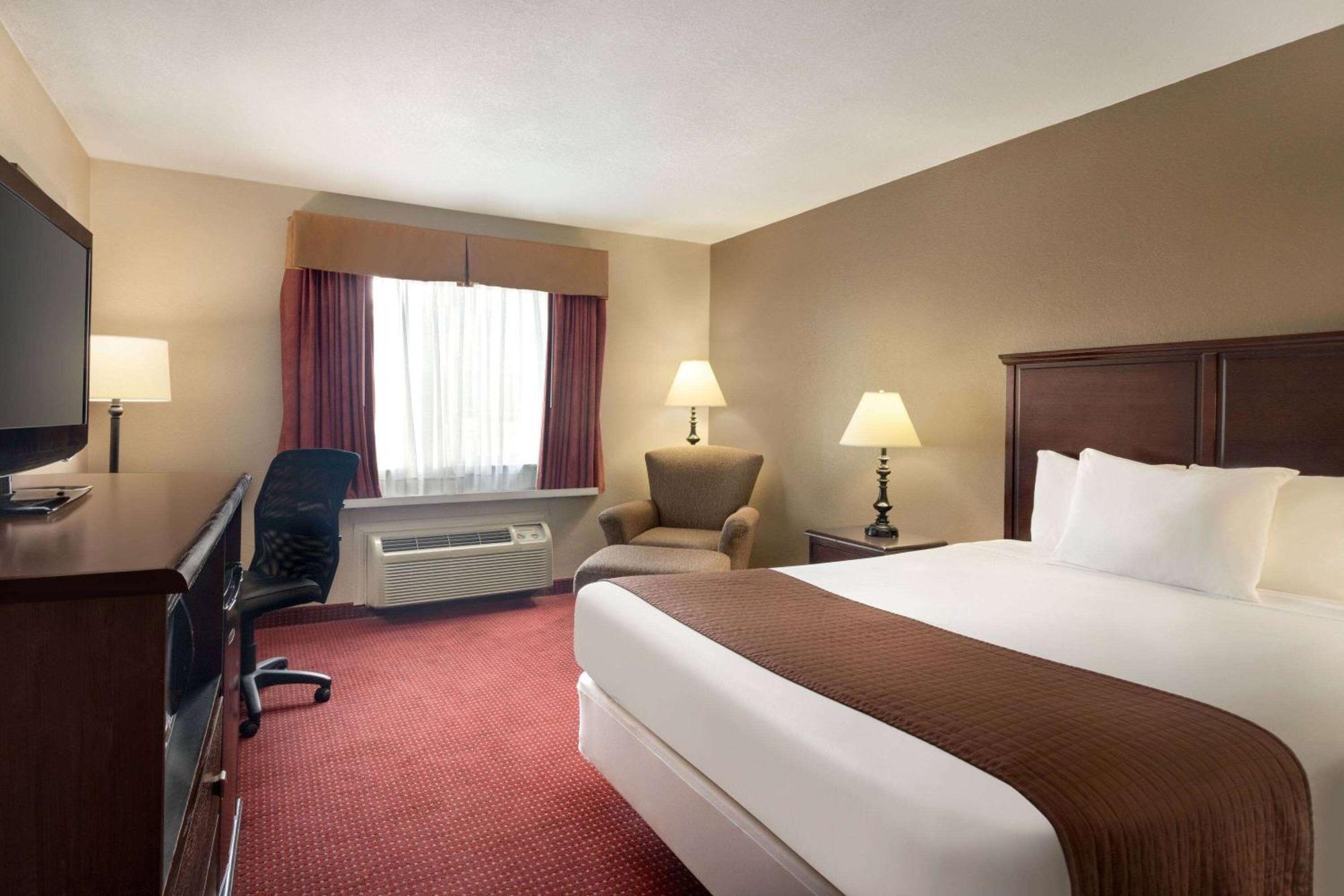 Baymont By Wyndham Kansas City Ku Medical Center Eksteriør billede