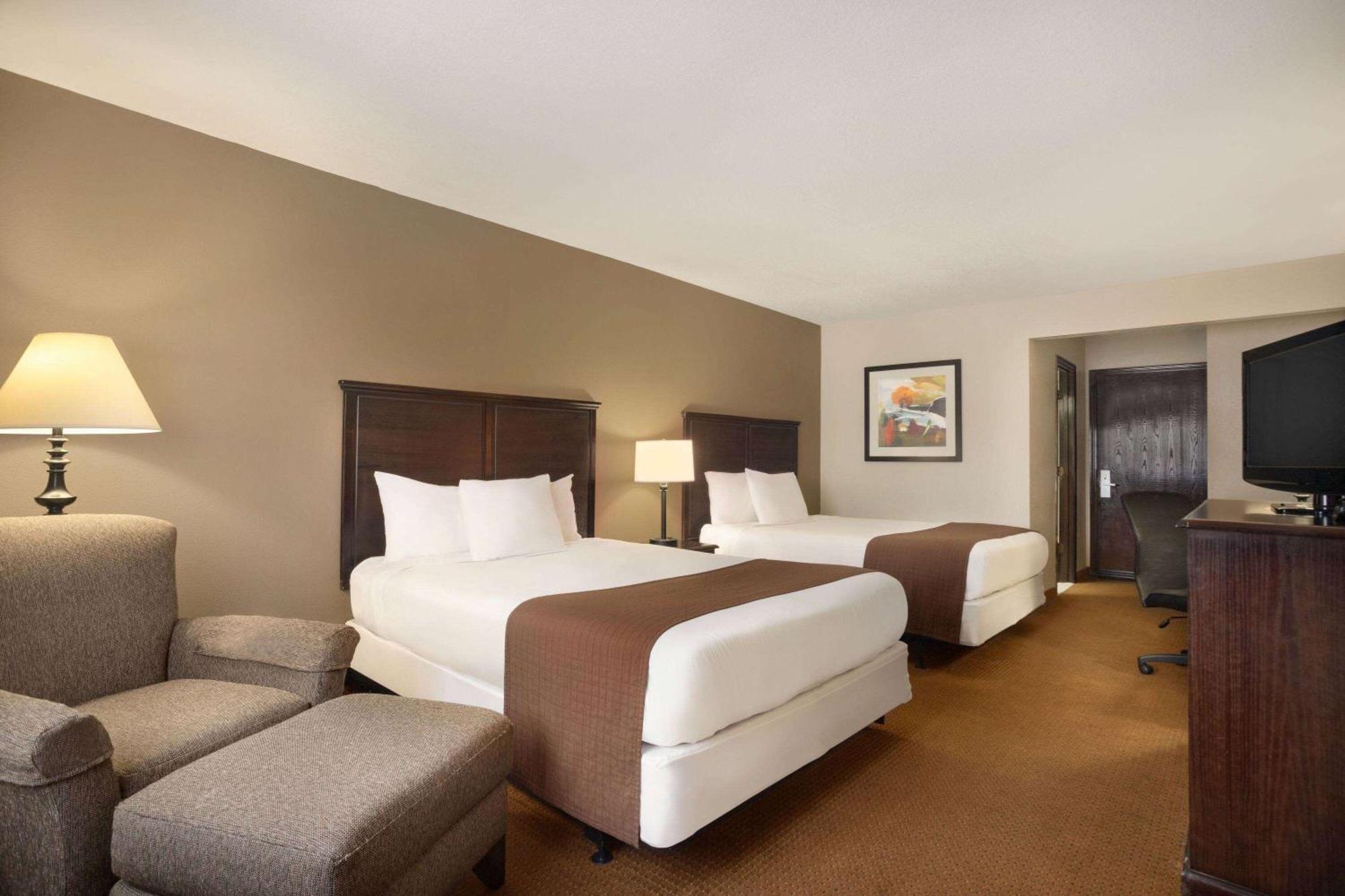 Baymont By Wyndham Kansas City Ku Medical Center Eksteriør billede