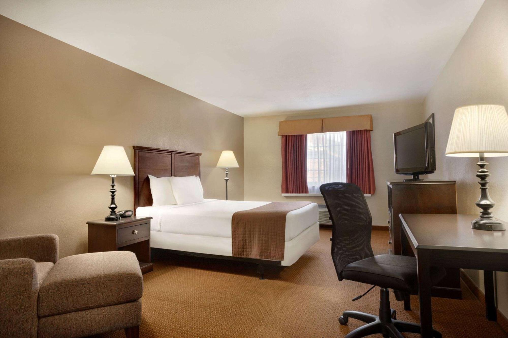 Baymont By Wyndham Kansas City Ku Medical Center Eksteriør billede